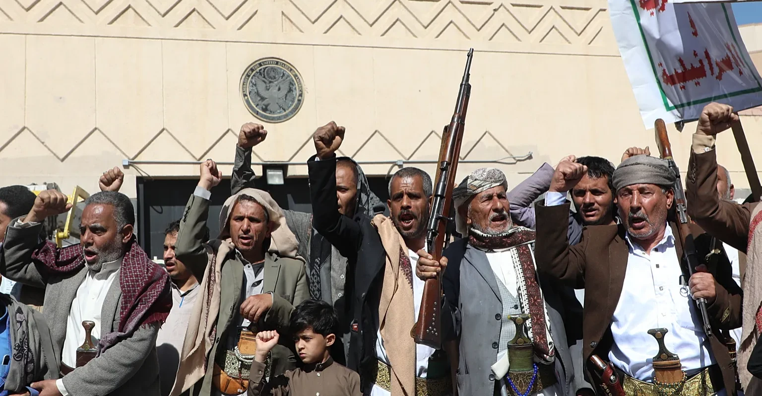 الحوثيون يعلنون قتل وإصابة عشرات العسكريين السعوديين بقصف صاروخي وبالمسيرات