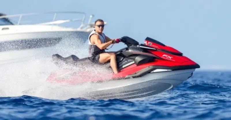 Fransa'da orman yangınları sürerken Macron'a tatil eleştirisi
