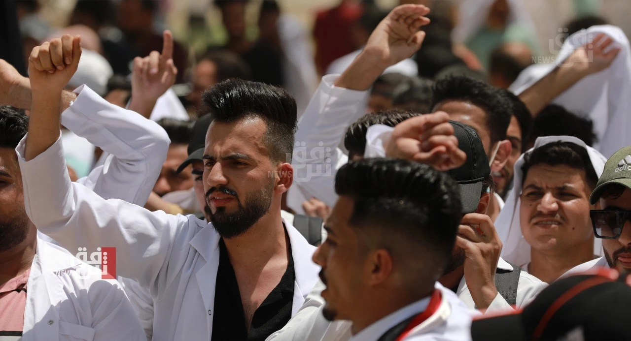 Graduates clash with security forces outside Baghdad Health Ministry