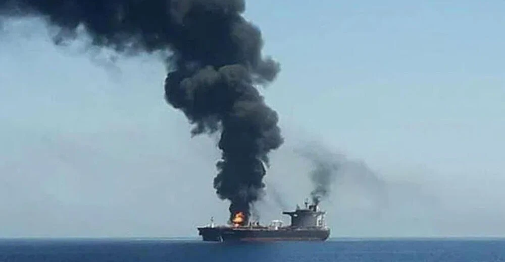 Yemen'in Mokha kenti açıklarında kargo gemisine ateş açıldı