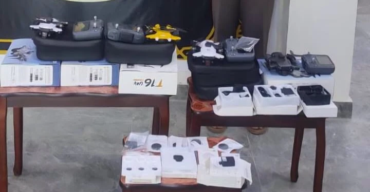 ضبط 19 طائرة درون وكاميرا مموهة وجهاز تتبع في النجف
