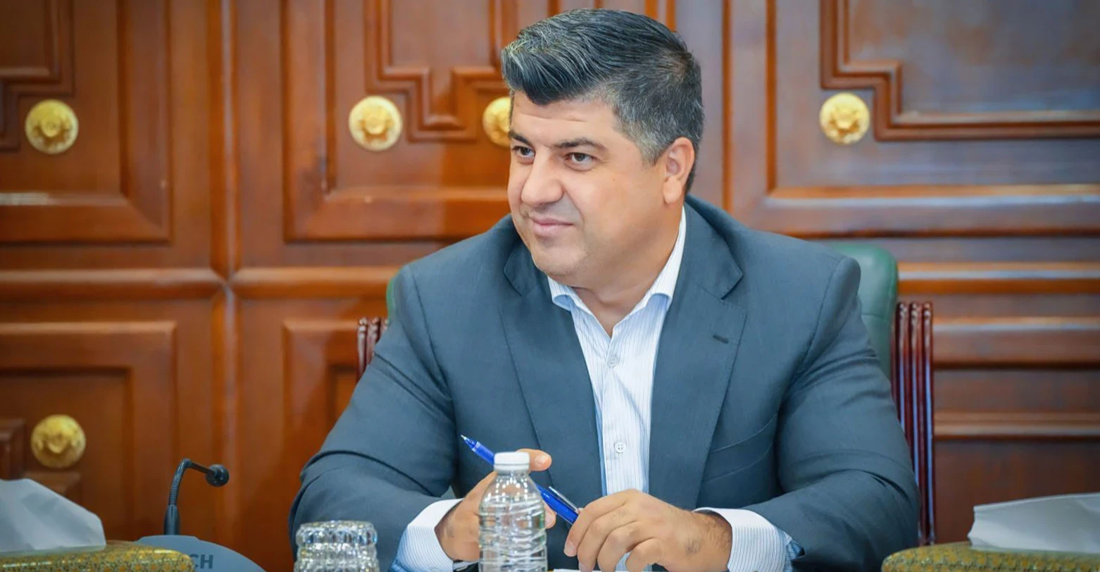 بعد مرور عام على اعتقاله.. أنصار لاهور طالباني يحتجون أمام محكمة السليمانية ويطالبون بحسم القضية