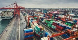 الحرب تقطع شرياناً تجارياً بين إيران والإمارات وتضع مليارات الدولارات أمام اختبار هرمز