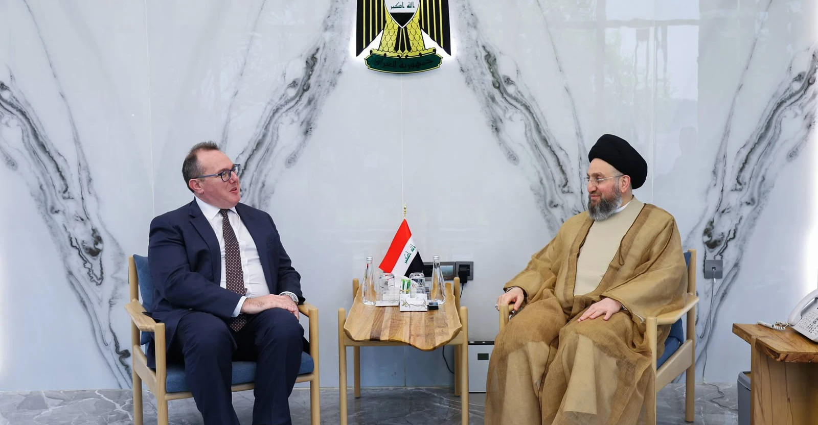 الحكيم للقائم بالأعمال الأميركي: سلاح الفصائل أسهم بمواجهة داعش وتسليمه يجب أن يكون للهيئة