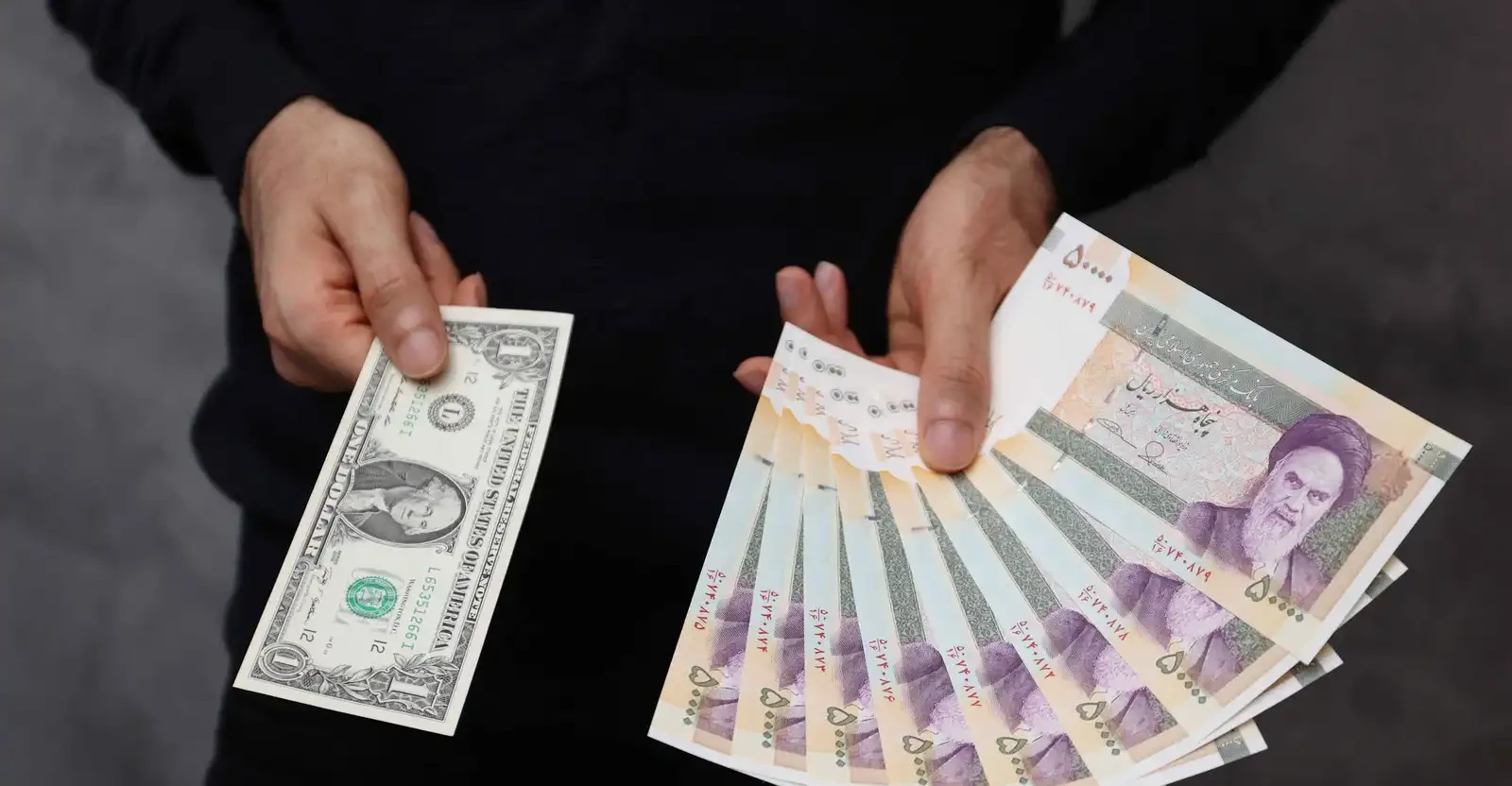 شفق نيوز..الدولار يتجاوز 200 ألف تومان في إيران
