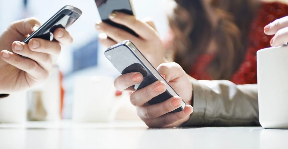 بينها اضطرابات النوم والعزلة.. مركز استراتيجي يكشف مخاطر "المخدرات الرقمية" بالعراق
