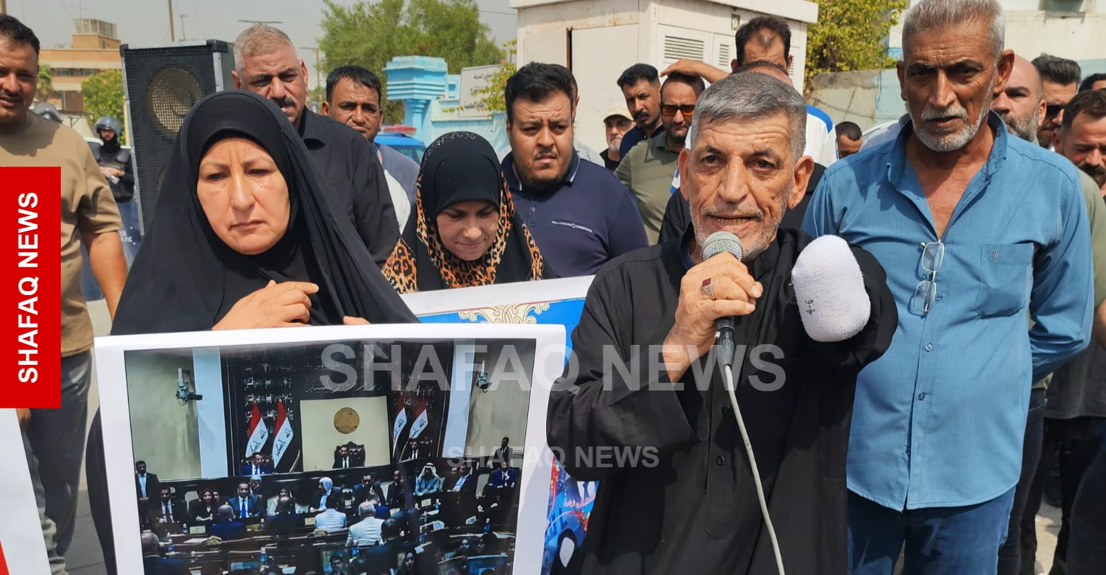 420 ألف عائلة تنتظر حقوقها.. ذوو الشهداء والجرحى يحتجون في بغداد (صور)