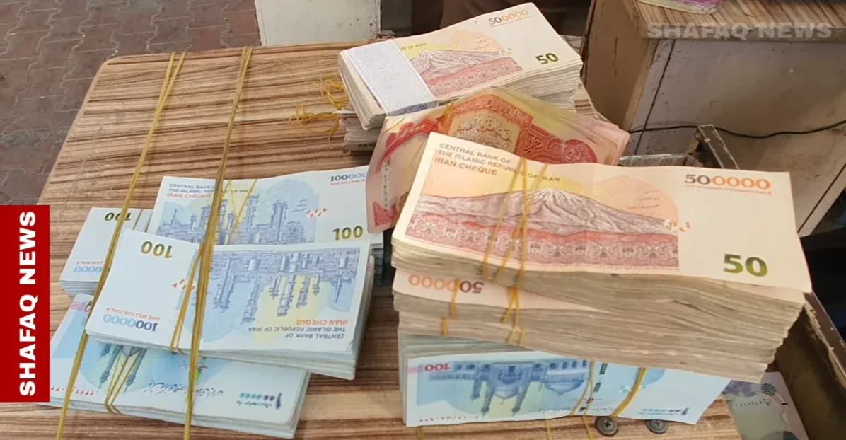 Iranian rial hits record low, breaching 220,000 per US dollar