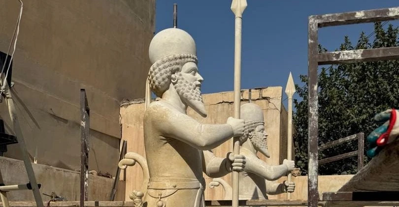 سوريا.. فنانون يخلدون التراث الكوردي عبر نحت 3 تماثيل