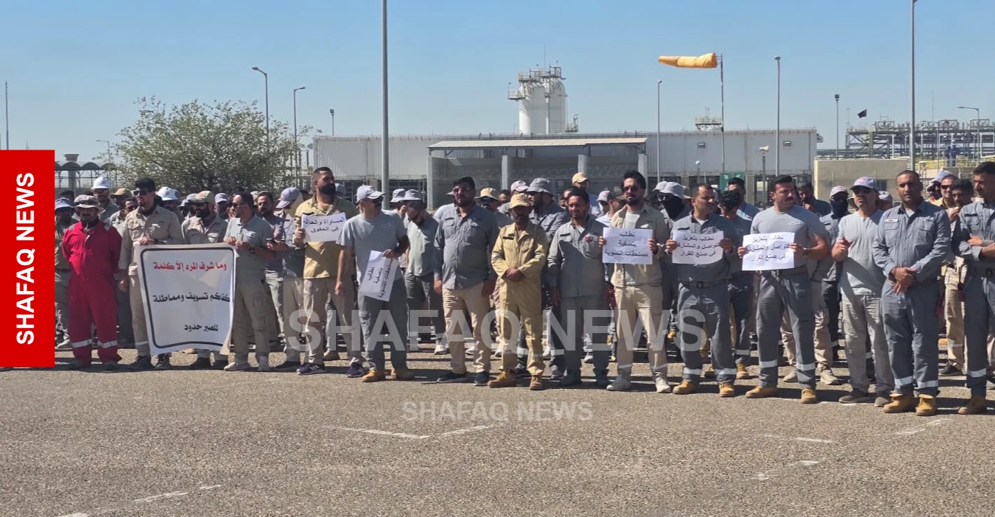 كوادر حقل "غرب القرنة 2" يحتجون ويلوحون بإضراب يهدد الإنتاج النفطي في البصرة