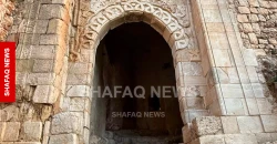 دهوك.. إزالة كتابات وعبارات وضعها سياح على بوابة بهدينان الأثرية (صور)