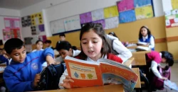 العام الدراسي يقترب والمدارس بلا كتب.. التربية النيابية تستدعي مسؤولي الوزارة