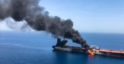 اصطدمت بلغم بحري.. الحرس الثوري يعلن احتراق ناقلة نفط في هرمز