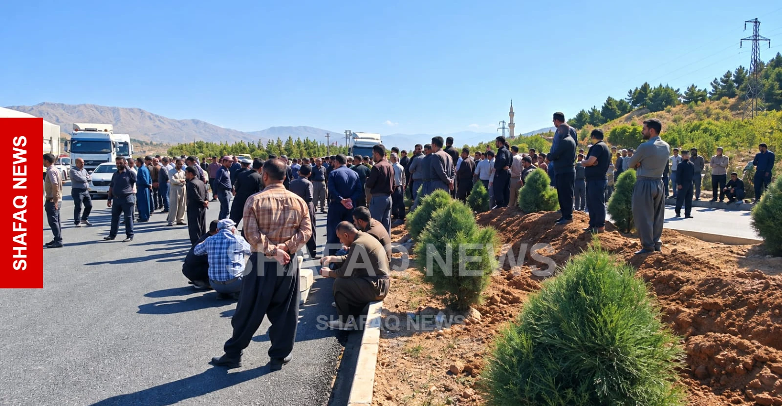 Penjwen farmers block road to Bashmakh border crossing