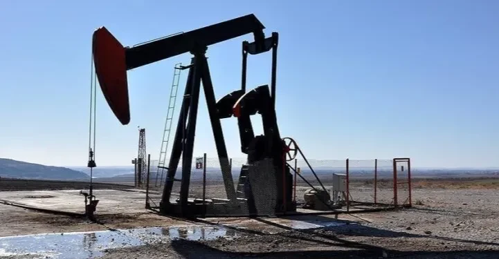 Oil prices retreat on new Saudi Oman route