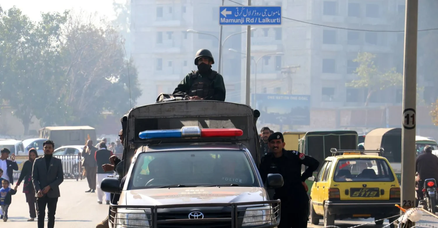 17 قتيلاً ونحو 40 جريحاً بانفجار استهدف مسجداً لقيادة الشرطة شمال غربي باكستان