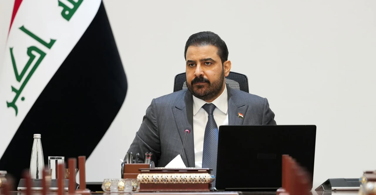 الزيدي يوجه بمنع ظهور المسؤولين الحكوميين إعلامياً دون موافقة مسبقة