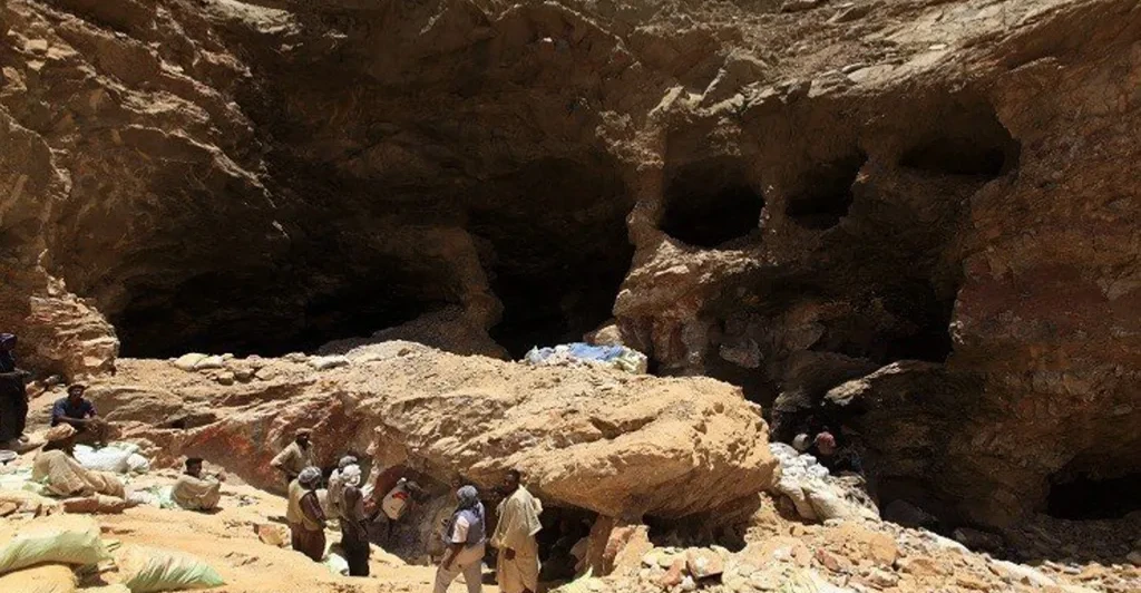 أكثر من 30 قتيلاً ومصاباً بانهيار منجم للذهب في السودان