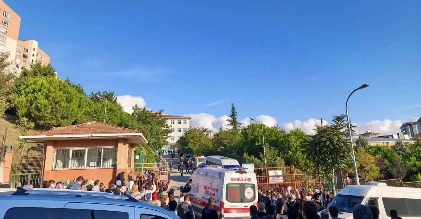 إصابة 7 طالبات بحادث طعن نفذته "مراهقة" داخل مدرسة في إسطنبول