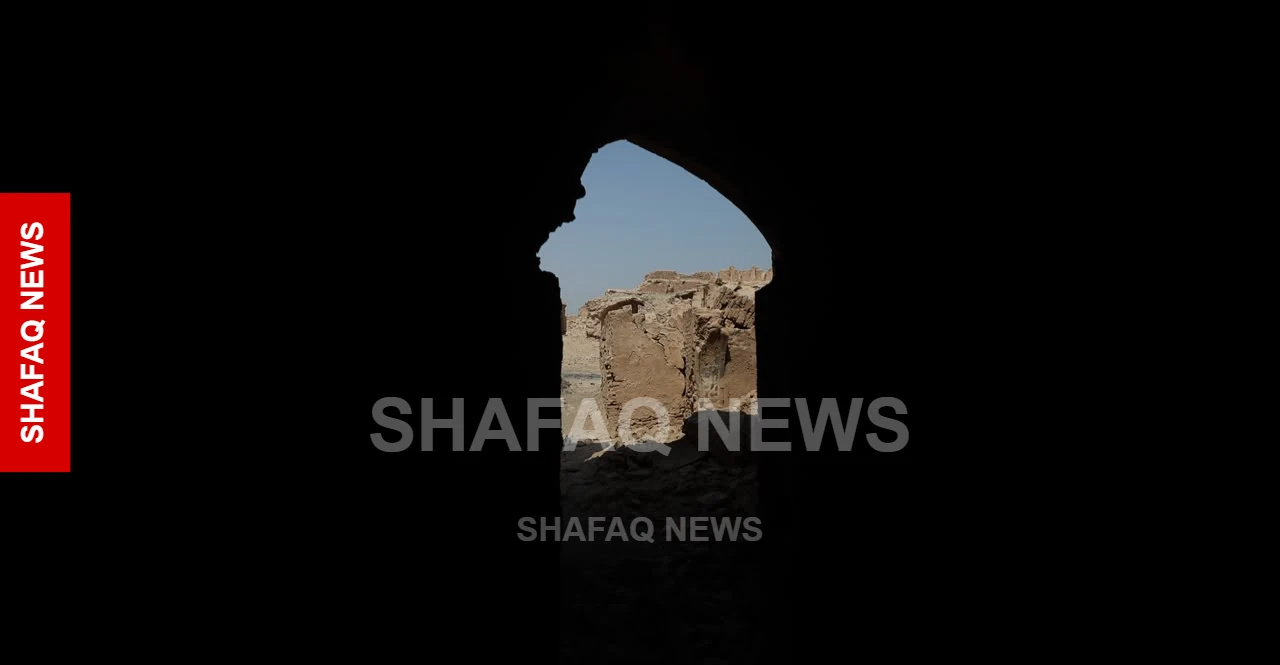 قصر الرحبة.. ذاكرة تاريخية على طريق الحج البري في صحراء النجف (صور)