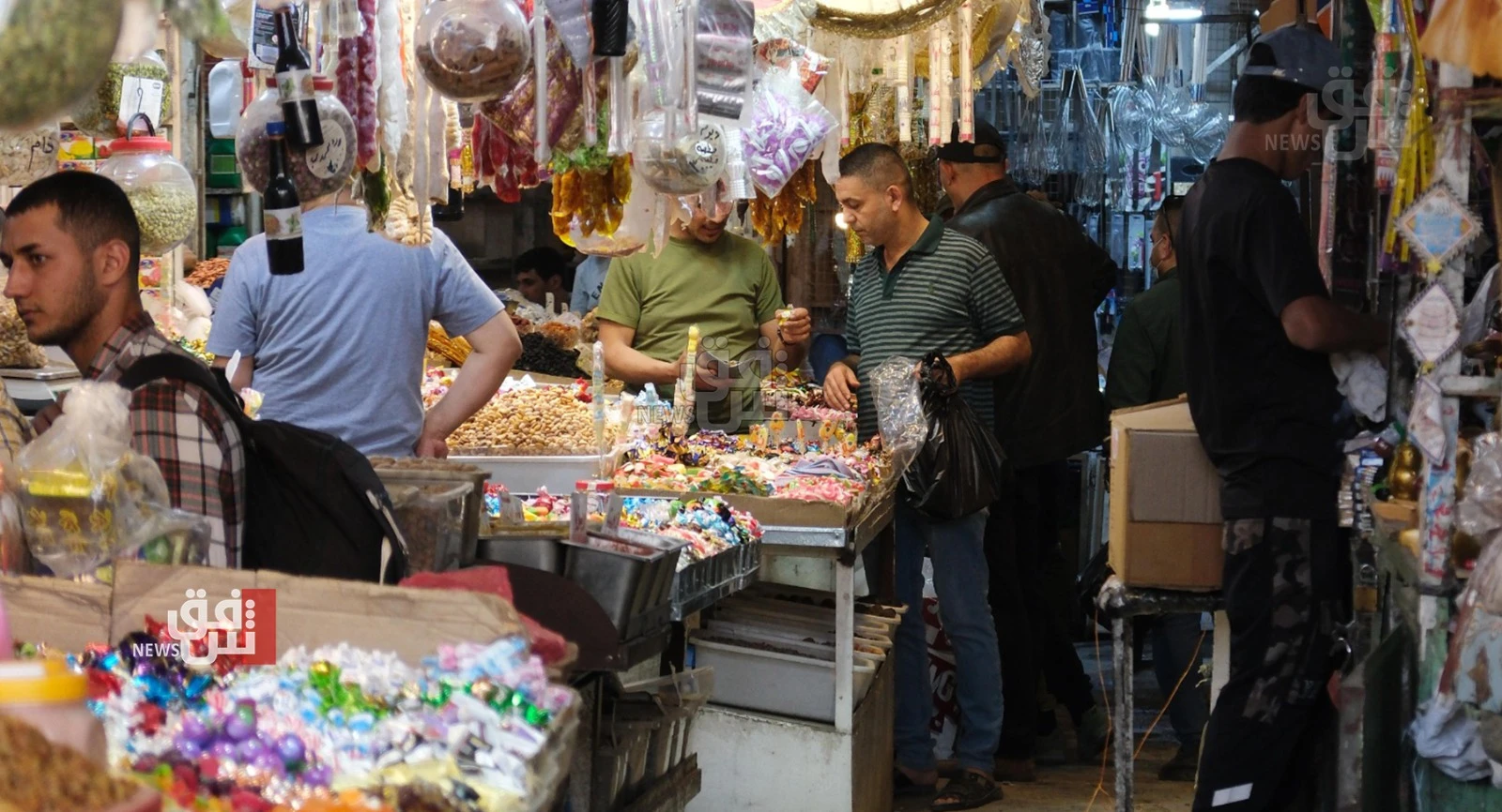Iraqi traders close Baghdad markets after dinar devaluation