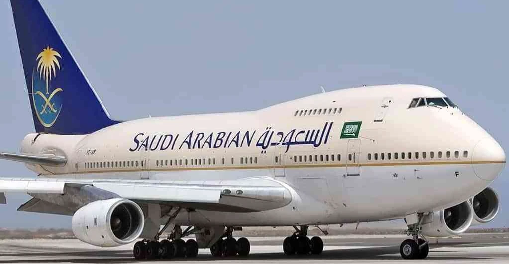 مقتل 3 سعوديين وإصابة آخرين بـ"اعتداءين" استهدفا مطار الملك خالد وطائرة مدنية