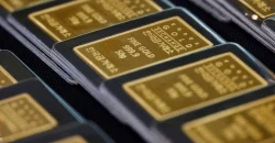 الذهب يتراجع مع قوة الدولار وترقب بيانات التضخم الأميركية
