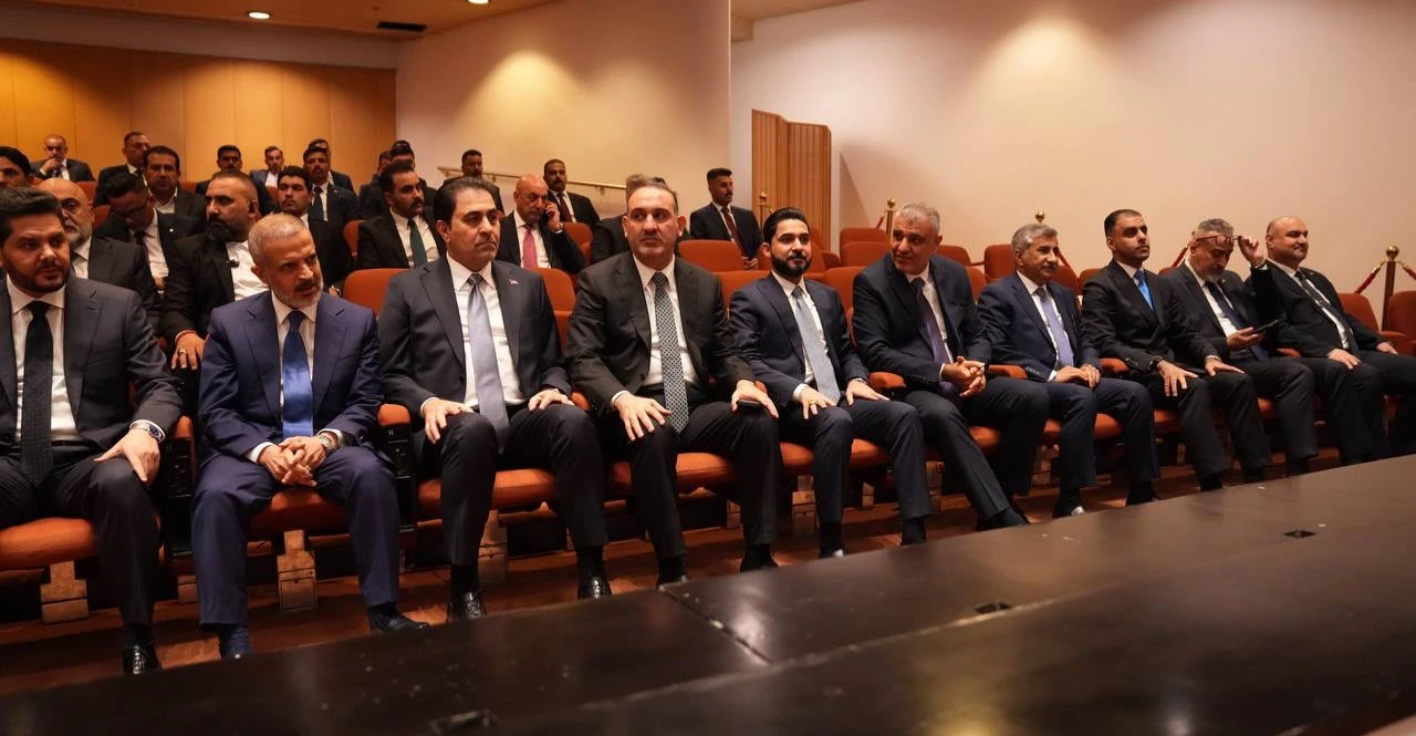 الحكومة لم تكتمل.. البرلمان يصوت على 11 وزيراً و3 نواب لرئيس الوزراء