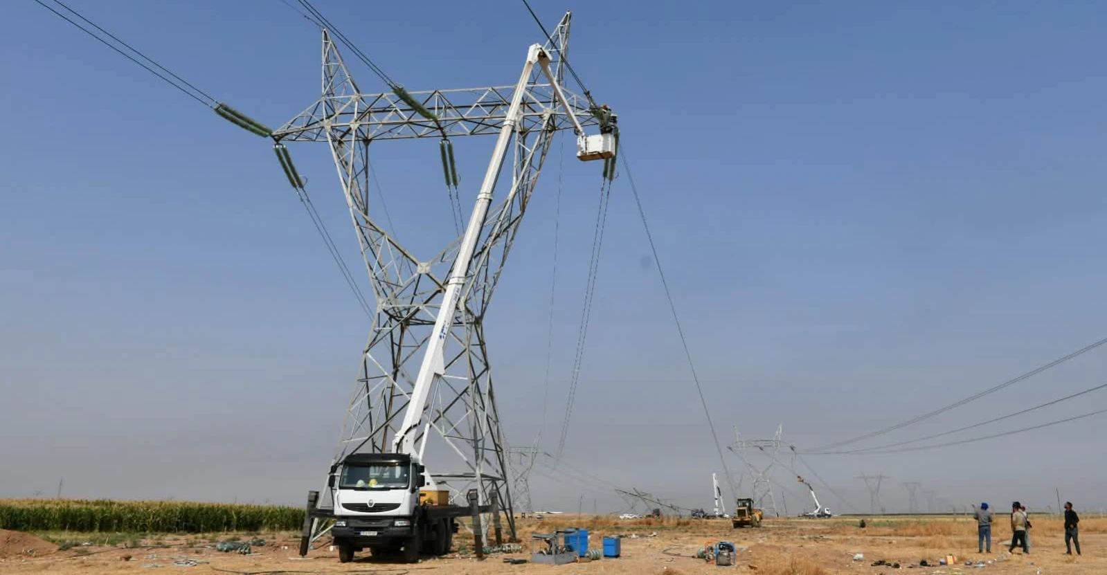 العواصف الترابية تُخرج خط نقل الطاقة الكهربائية (واسط الحرارية - الأمين) عن الخدمة
