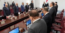 الوزراء الجدد يؤدون "قسم الشرف" والحكومة تتخذ قرارات في 6 قطاعات