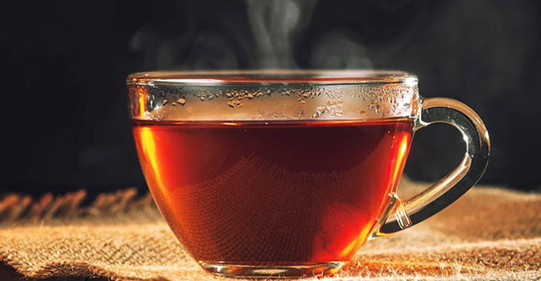 هل تشرب الشاي ساخناً؟.. احذر من هذا الأمر