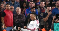 بثنائية مبابي.. ريال مدريد يهزم برشلونة ويشعل صراع صدارة الليغا