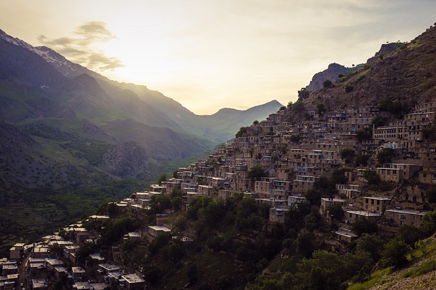 طهران لاتسمح باعمار 500 قرية كرماشانية بعد حرب الـ8 سنوات