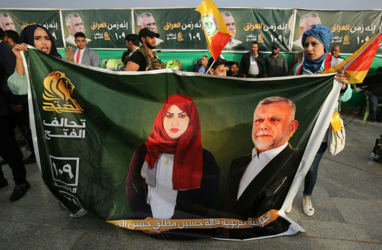 عراقيون يستبدلون بزات القتال باخرى رسمية لدخول ميدان السياسة