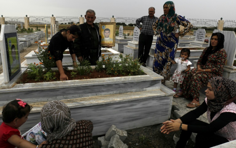في مقبرة كوباني عائلات تفتقد "شهداءها"