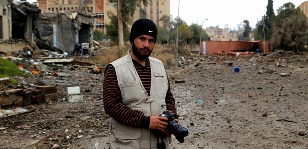 ربيع الحلبي صحفي من الموصل تحول إلى طيار أسير لدى "داعش"
