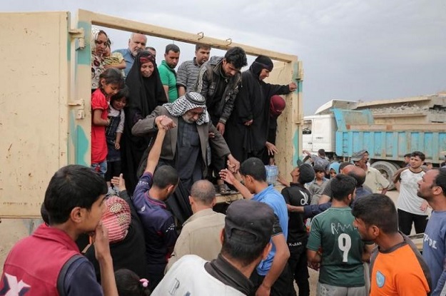 مئات يفرون من الموصل وآخرون يعودون لمناطق كانت تحت سيطرة الدولة الإسلامية