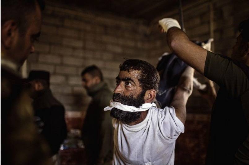 "تقبيل الموت".. صور "شريرة" من العراق تثير تساؤلات أخلاقية