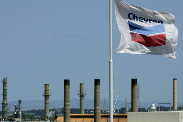 Iraq says in talks with Chevron about Majnoun oilfield
