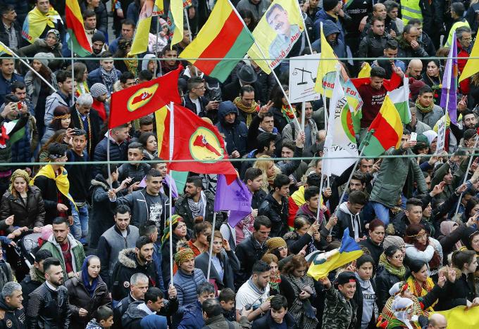 Kurdish supporters in Frankfurt protest against Erdogan