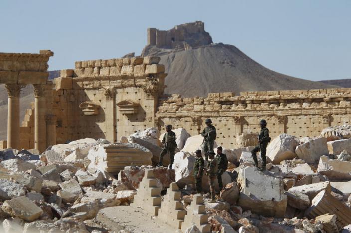 Syrian government forces enter Palmyra, drive back Islamic State: monitors