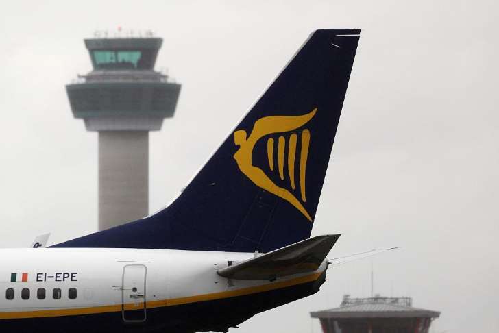  Ryanair wins £200,000 from Twitter user who posted terror threat