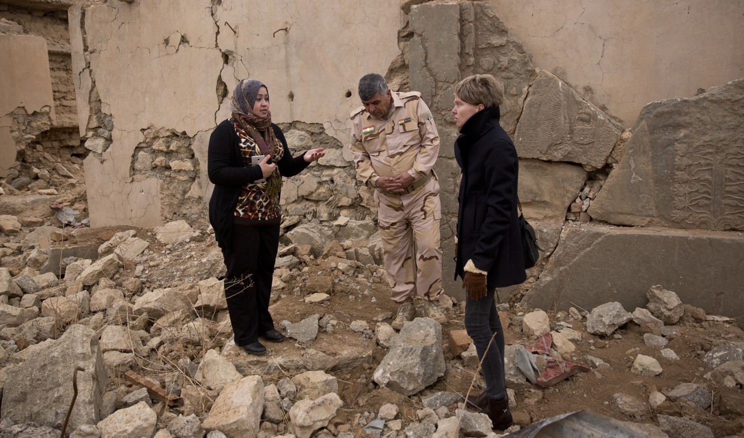  Turning Iraq history to rubble, leaving the mess to looters 