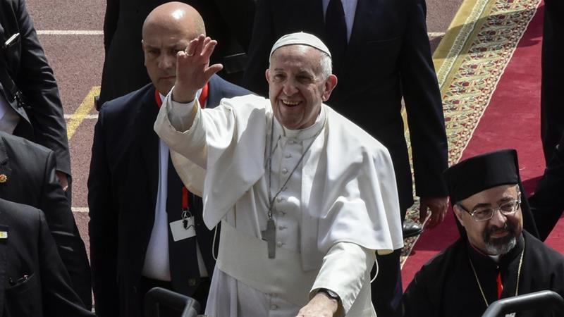 Pope urges unity against fanaticism at Cairo mass