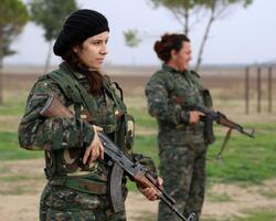 Female Kurdish fighters announce new training academies for Arab women to take on Isis in Syria
