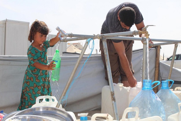 Iraqis fleeing Isis face dying from lack of water as dry summer season approaches