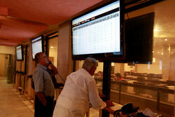  Iraq in Market to Raise $1 Billion, First Standalone Bond in Over Decade 