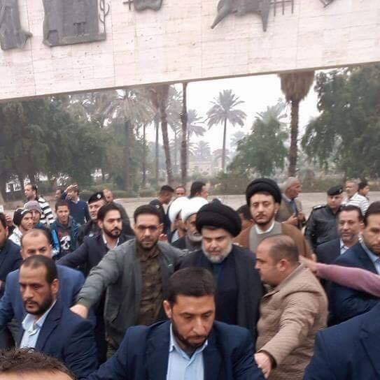 بالصور.. الصدر يزور ساحة التحرير وسط بغداد