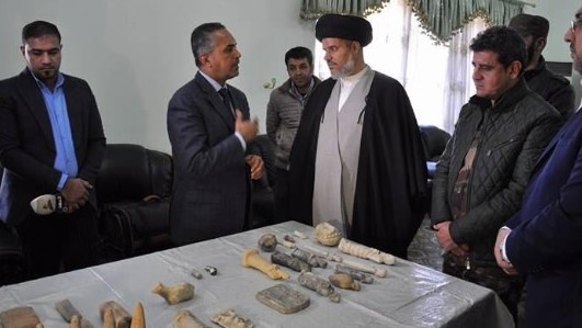 العصائب تسلم هيئة الآثار 32 قطعة أثرية ضبطتها في الموصل