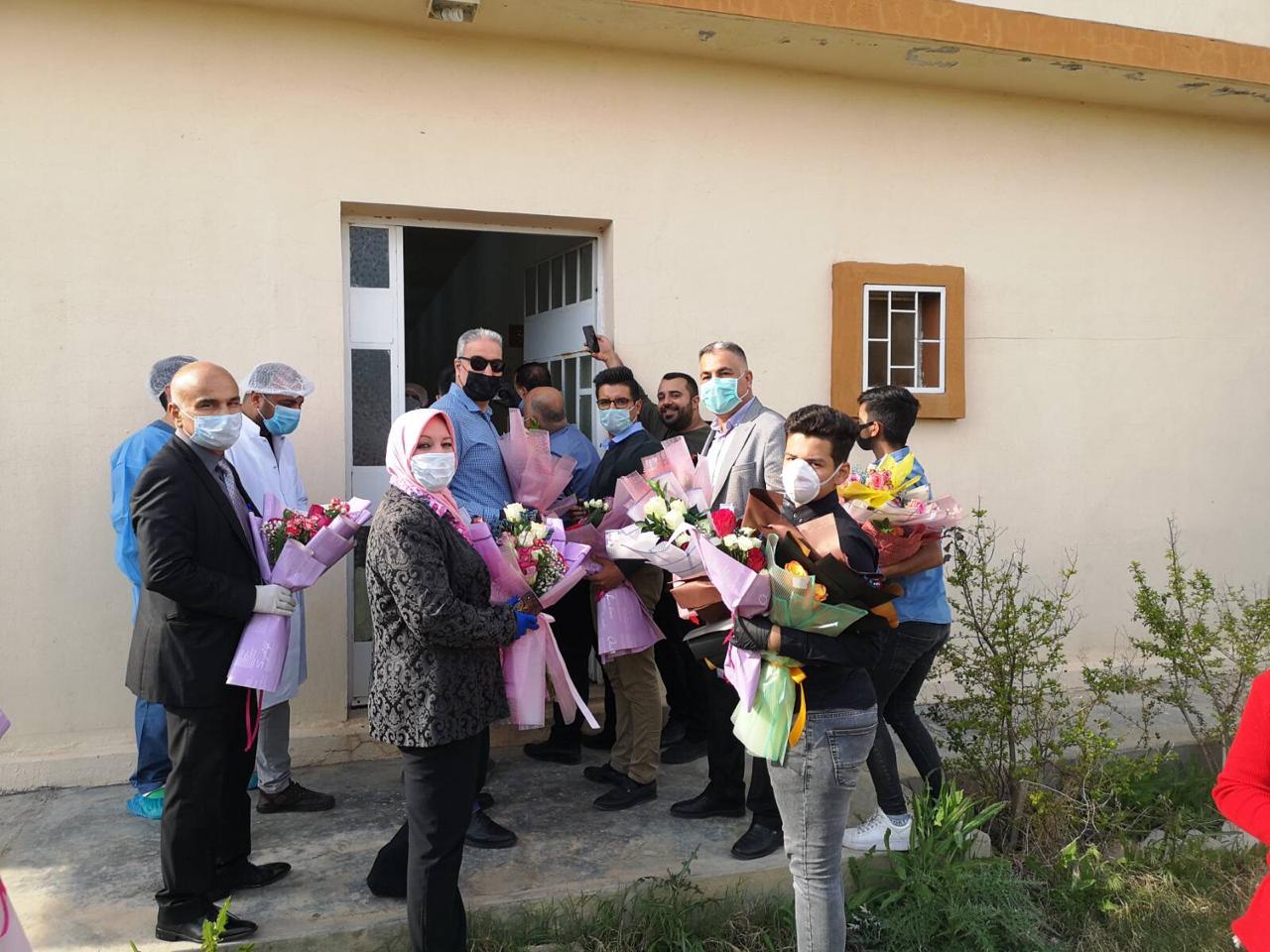 صور وفيديو.. زيارة لمرضى كورونا مع بدء حظر التجوال في كركوك